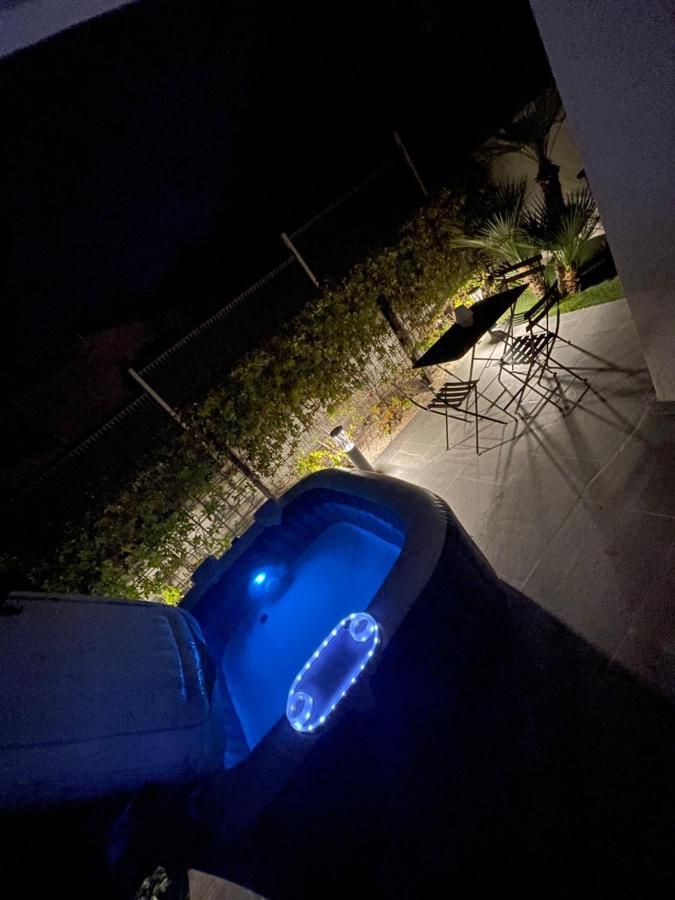 Appartement De Caractere Avec Jacuzzi Fréjus Dış mekan fotoğraf
